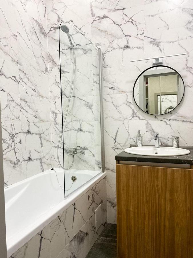Apartment шикарные жк печерск плаза, михаила бойчука 17, 10 мин пешком м звериницкая Kyiv